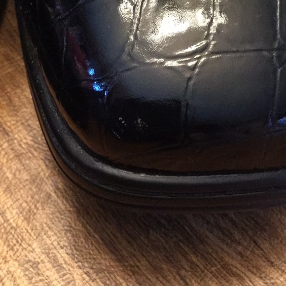 LIKE NEW! Aravon slip on dress shoes. - Picture 6 of 8